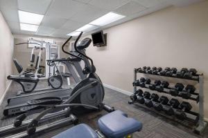 Fitness centrum a/nebo fitness zařízení v ubytování Travelodge by Wyndham Fort McMurray