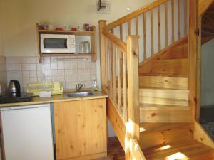 A kitchen or kitchenette at Bozsoki Pihenő