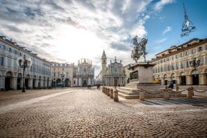a city street with a statue in the middle at SWEET APT Piazza Statuto 9 Deluxe NEL PIENO CENTRO DI TORINO in Turin