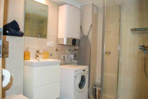Stylish quiet central home w cheap parking closeby 1067 Budapest, 10 Hunyadi tér kép - 2