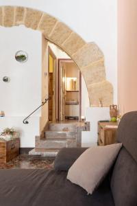 a bedroom with a bed and an archway in a building at La Casetta di Giò! in Castellammare del Golfo