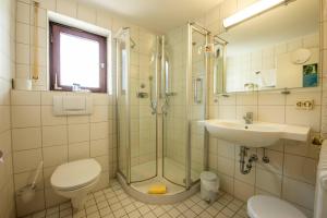 Koupelna v ubytování Landidyll Hotel zum Kreuz