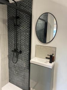 a bathroom with a sink and a mirror at Sleeps7-Parking-Garden-Patio in Johnstone