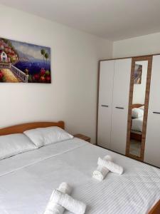 Postel nebo postele na pokoji v ubytování Angel Apartment Srebrno jezero