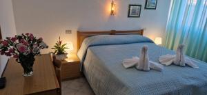 Postel nebo postele na pokoji v ubytování Hotel Dora