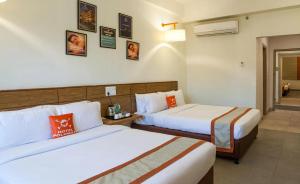 Postel nebo postele na pokoji v ubytování Max Hotels Jabalpur