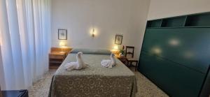 Postel nebo postele na pokoji v ubytování Hotel Dora + 37 fotografií