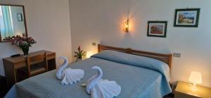 Postel nebo postele na pokoji v ubytování Hotel Dora