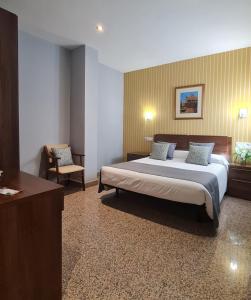 Posteľ alebo postele v izbe v ubytovaní Hotel Arcos Catedral
