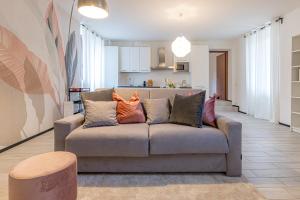 a living room with a couch and a kitchen at At Home-Como Lake in Como