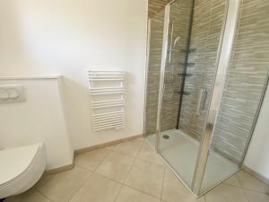 Et badeværelse på KERSALINE - Maison neuve, Bourg et plage - K111 + 13 billeder