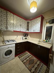 a kitchen with a washing machine and a sink at Sultanahmet Yeşil Apart in Istanbul