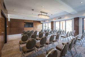 Konferenční prostory v ubytování Qualicum Beach Inn + 37 fotografií