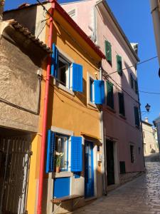 Το κτήριο όπου στεγάζεται  η παραθεριστική κατοικία