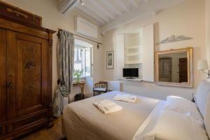a bedroom with a bed with two towels on it at Casa Annateresa in Cortona