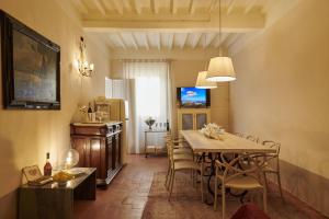 Kuchyň nebo kuchyňský kout v ubytování AdaeSaboCortona