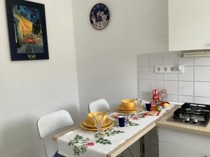 Kuchyň nebo kuchyňský kout v ubytování Poppy Flower Apartment