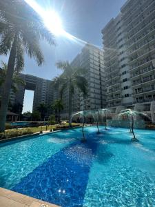 Bazén v ubytování Shell Residences Staycation nebo v jeho okolí