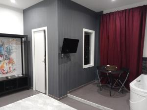 TV a/nebo společenská místnost v ubytování Lombardi Luxury Home