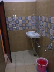 Hotel Atithi Galaxy Kanpur Near Railway Station Kanpur - Wonderfull Stay with Family tesisinde bir banyo