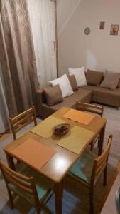 Apartmani MiM的休息区