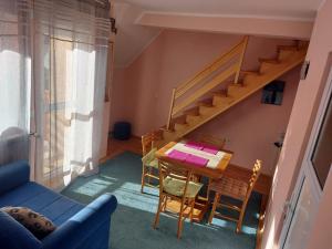 Apartmani MiM的休息区
