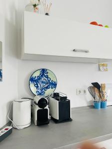 a kitchen counter with two toasters and a plate at Ferienhaus Plan B. Wittlich in Wittlich