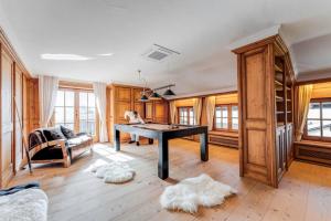 a living room with a ping pong table in it at Felder´s - Chalet Infinity - Neueröffnung in Burgberg