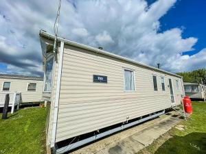 a mobile home is parked in a yard at 8 Berth Caravan At Dovercourt Holiday Park In Essex Ref 44002p in Great Oakley