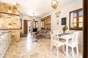 Kuchyň nebo kuchyňský kout v ubytování Alexandros + 21 fotografií