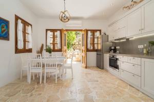 Кухня или мини-кухня в Alexandros
