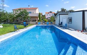Πισίνα στο ή κοντά στο 3 Bedroom Lovely Apartment In Sukosan +15 φωτογραφίες