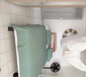 En eller flere senge i et værelse på Bas de villa vue mer avec deux chambres