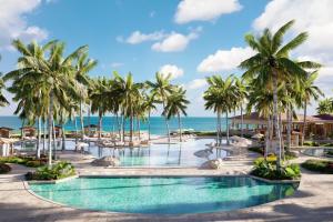una piscina all'eccellenza del resort Punta Cana di Salterra, a Luxury Collection Resort & Spa, Turks & Caicos  a Cockburn Harbour