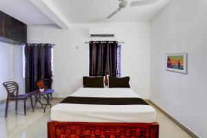 a bedroom with a large bed in a room at OYO Kovalam Residency in Chennai