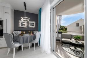 Posedenie v ubytovaní Modern and Spectacular 2-BedApartment in Cavtat