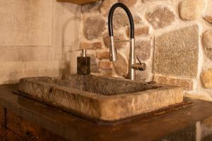 Foto dalla galleria di Chalet Montecucco with lake view and jacuzzi a Gardone Riviera