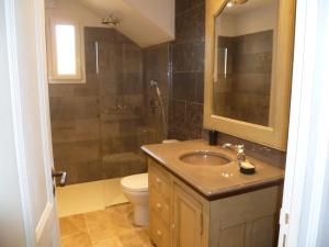 Gallery image of Les Cyprès in La Cadiere d'Azur +4 photos