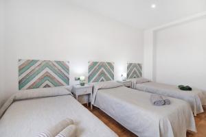 Łóżko lub łóżka w pokoju w obiekcie El Campo