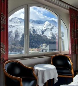Nespecifikovaný výhled na hory nebo výhled na hory při pohledu z hotelu