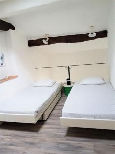 Ein Bett oder Betten in einem Zimmer der Unterkunft A5Caslano Apt Il Rustico