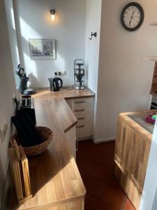 Kuchyň nebo kuchyňský kout v ubytování Landhaus up de Warft - Friesenrose + 16 fotografií