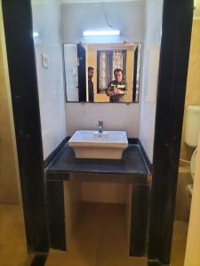 Fotografie z fotogalerie ubytování HOTEL SHRI PUSHPANJALI SHIRDI v destinaci Širdi + 37 fotografií