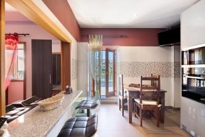 a kitchen and dining room with a table and chairs at Porto Douro - appartement 2 in Foz do Sousa