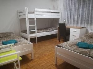 a bedroom with two bunk beds and a desk at 3072 Apartment MITTERFELD - Top A in Kasten bei Böheimkirchen