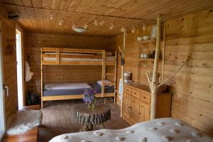 Llit o llits en una habitació de Maringotka