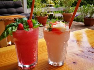 two cocktails on a table with strawberries and greens at Weingut Badischer Hof in Weiler