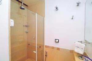 a shower with a glass door in a bathroom at Quarto&Sala a 150m da Praia | U052 in Rio de Janeiro +22 photos