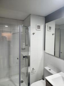 Koupelna v ubytování DEPARTAMENTO MODERNO Y COMODO CERCA A MOVISTAR ARENA Y FANTASILANDIA