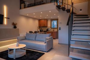 a living room with a couch and a staircase at 1050 Mountain Living in Pavliani